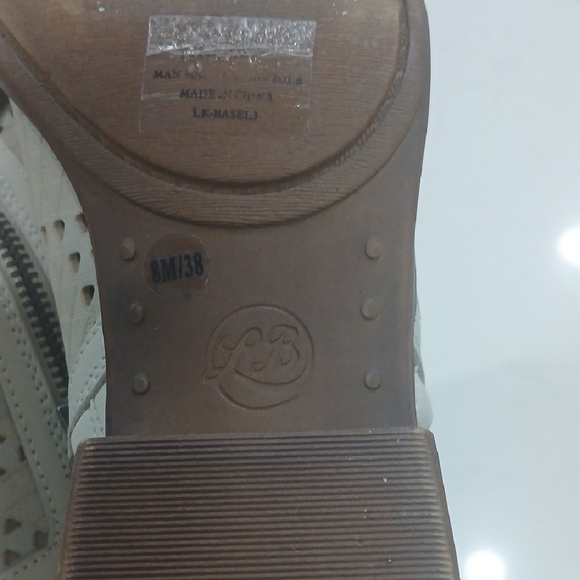 Lucky Brand Perforated Tan Ankle Booties Leather Sz8 Gentle Used - Picture 10 of 10